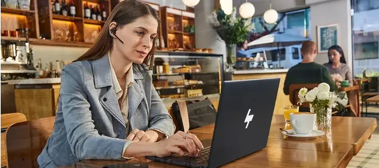 HP révolutionne le travail hybride avec l’IA et des PC ultra-performants